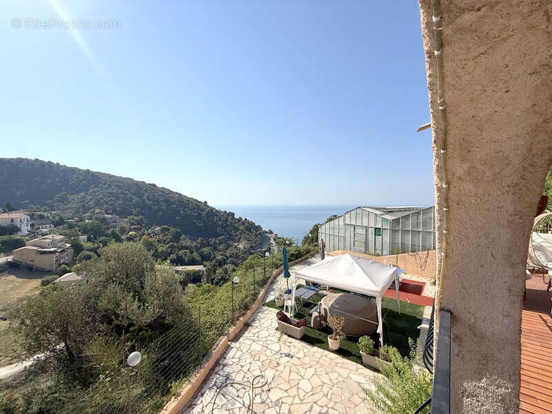 Spacieux 4 pièces avec terrasse et vue mer dans villa  à SAINT LAURENT D'EZE - photo 12