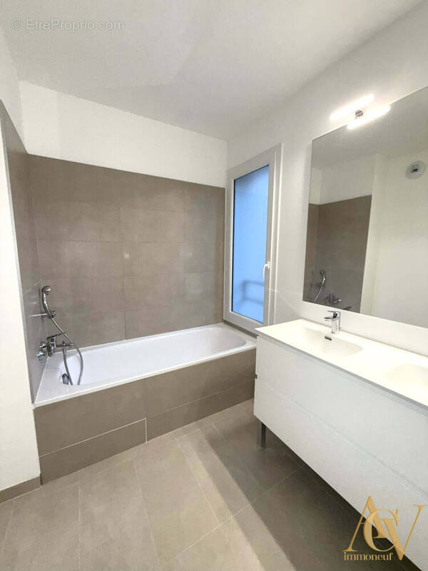 Joli 3 pièces en RDJ surélevé - Cogolin 1 - Appartement à COGOLIN