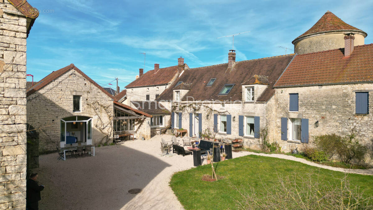 Maison à NOYERS