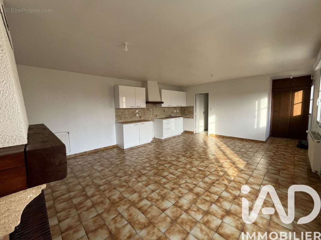 Photo 2 - Maison à LAVERSINES