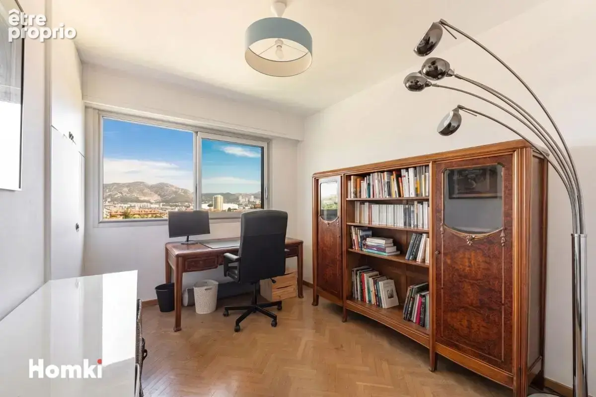 Rare à la vente : Superbe T5 traversant de 130 m² avec terrasse et vue dégagée - photo 18