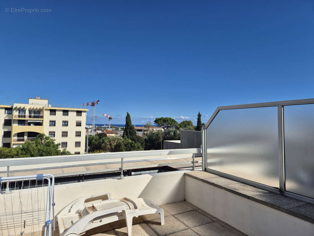 Appartement à SAINT-LAURENT-DU-VAR