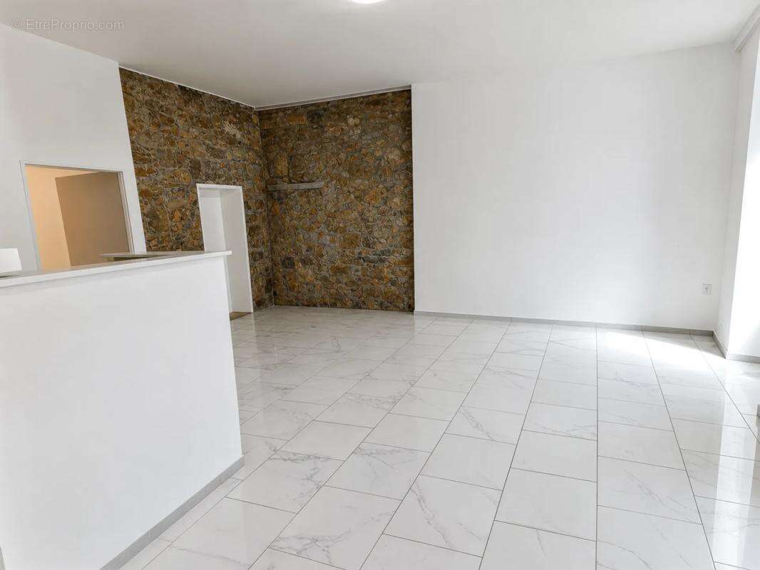 Appartement 3 pièces de 70 m² à Agde - photo 2