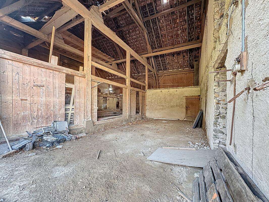 Maison à LA ROCHE-SUR-FORON