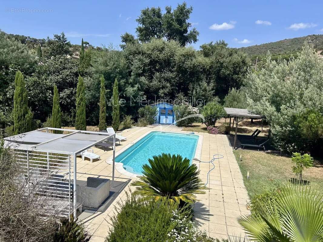 Villa T6. Parc de 2 089 m² avec piscine - photo 5