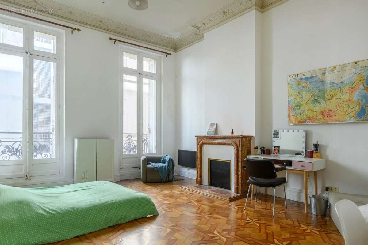 Appartement à MARSEILLE-1E