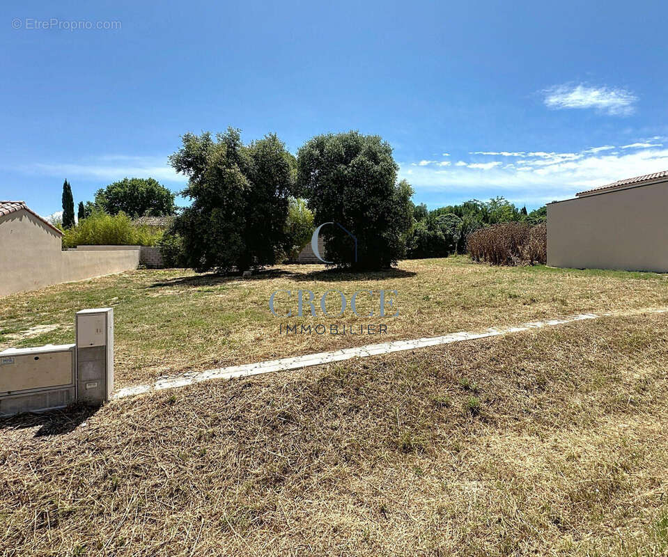 Terrain 840 m² à Uzes  - photo 2