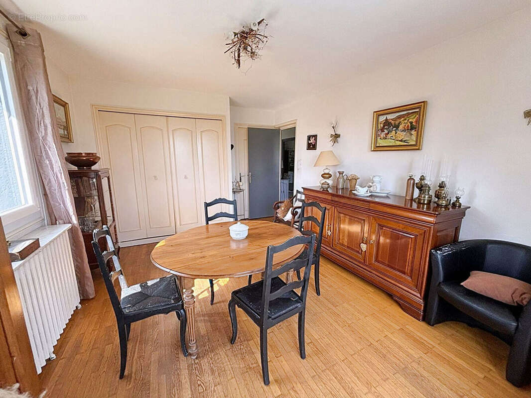 Maison à RENAISON