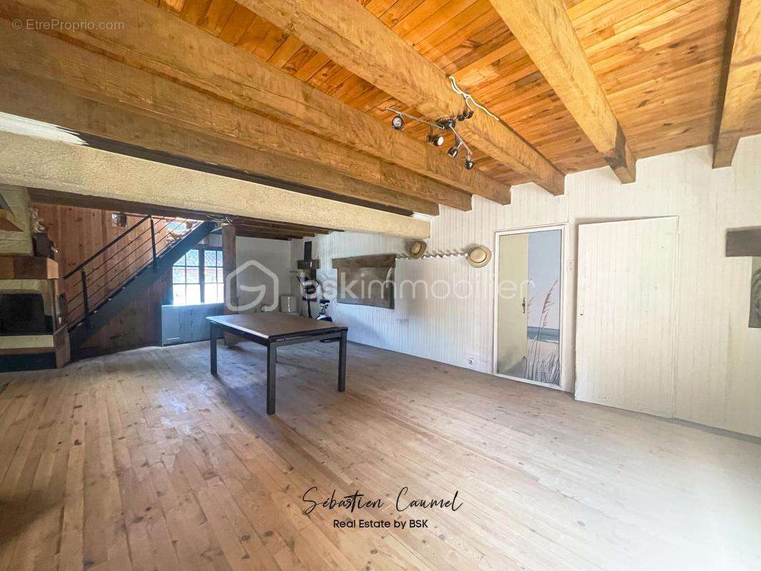 Maison à SAINT-CLEMENT-DE-RIVIERE