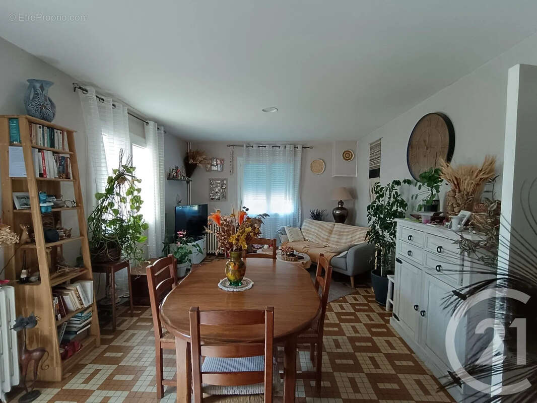 Maison 89 m² à Coutras  - photo 2