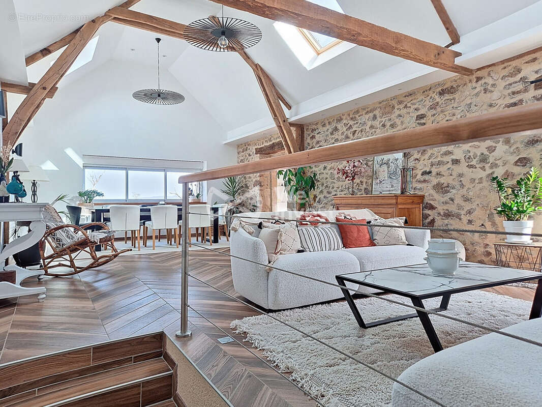 Maison à PRIVEZAC