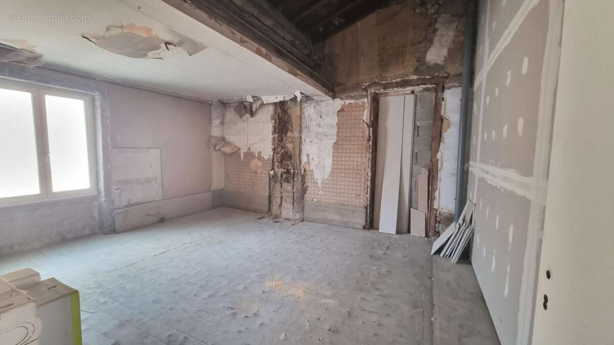 Appartement à COLLONGES-AU-MONT-D'OR