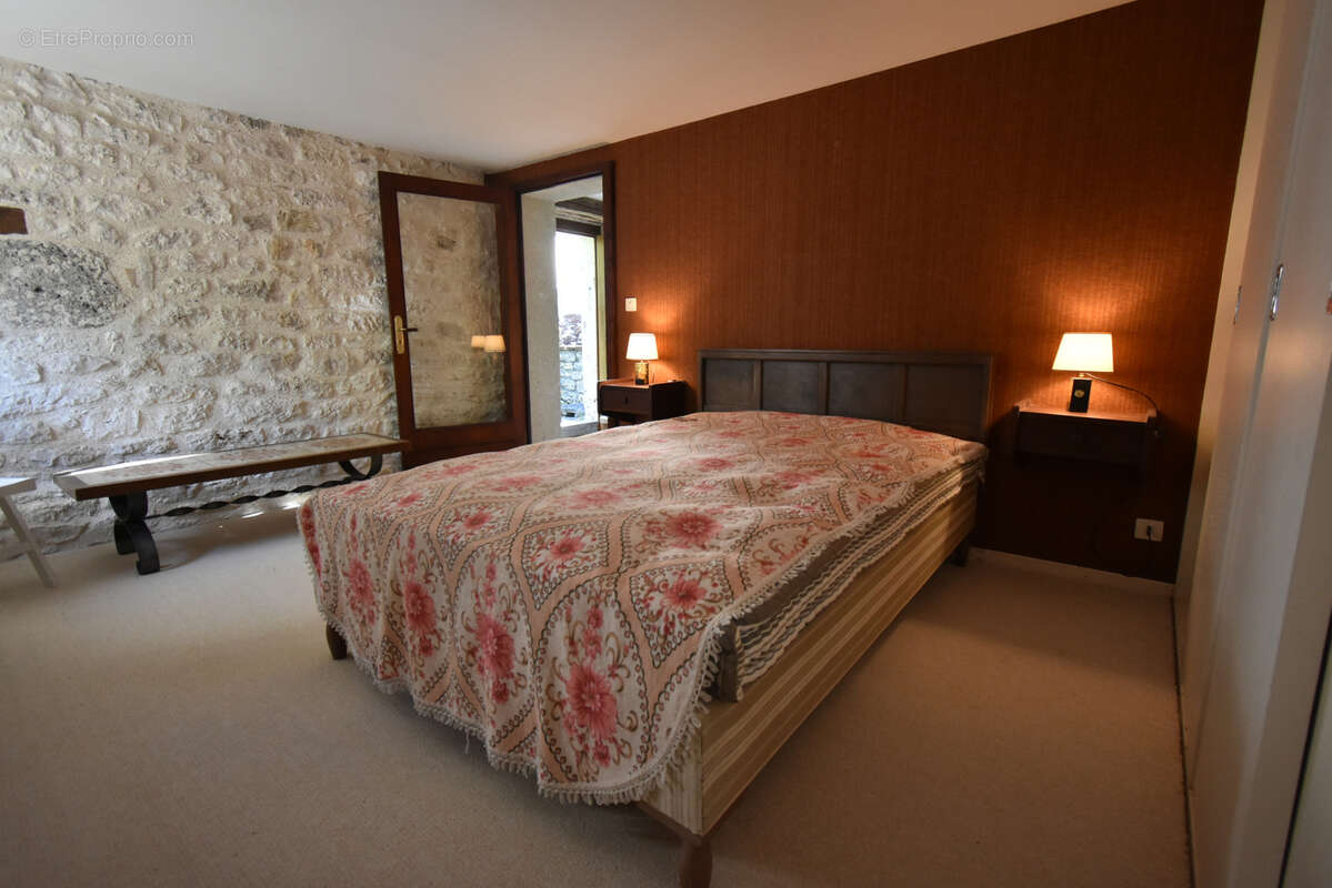 Maison à MONTAIGU-DE-QUERCY