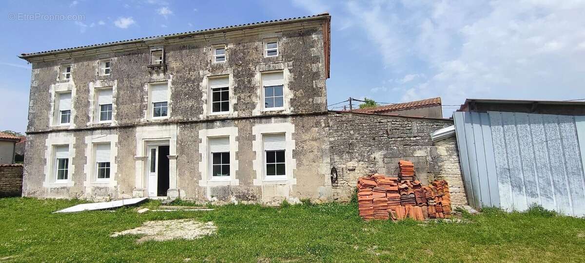 Maison Charentaise à rénover avec plusieurs dépendances et un grand jardin - photo 23