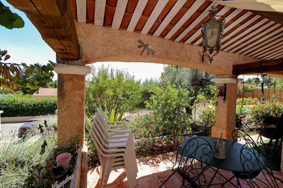 Flayosc exclusivite villa 136m2 3 chambres sur terrain 900m2 avec piscine - photo 14