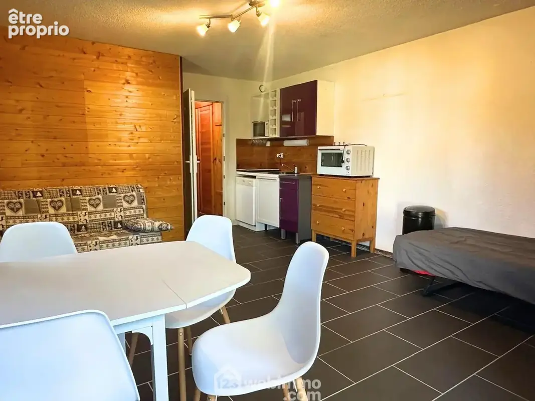 À seulement 100 mètres des pistes de l'Espace Diamant et en centre village de la station Crest-Voland/Cohennoz, découvrez ce bel appartement de 28m². - Appartement à CREST-VOLAND