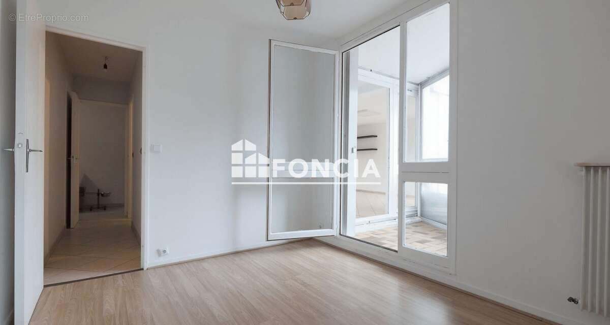 Appartement à CORBEIL-ESSONNES