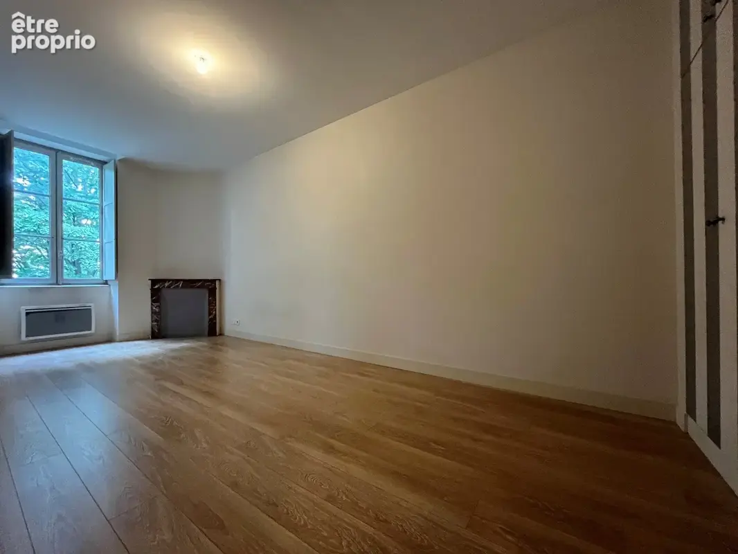 Appartement T3 de 81 m2 - Immeuble en pierre - Quartier Saint-Michel - photo 10