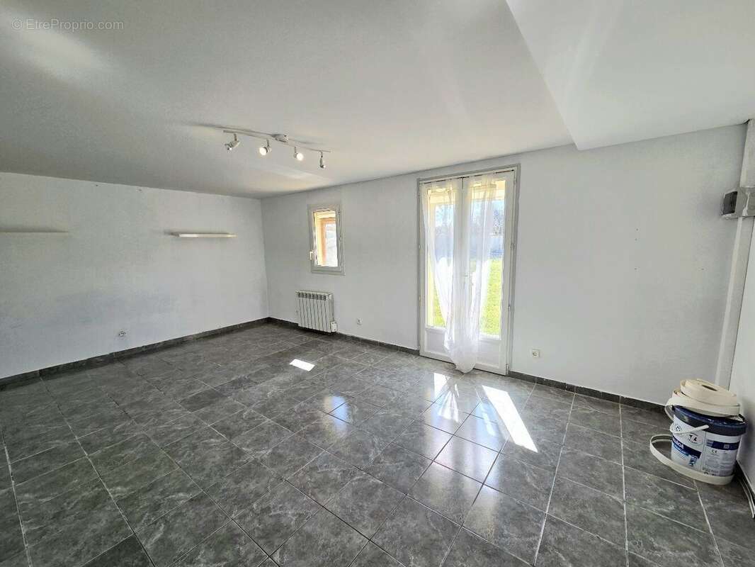 Maison et son hangar proche de toutes commodités - photo 5