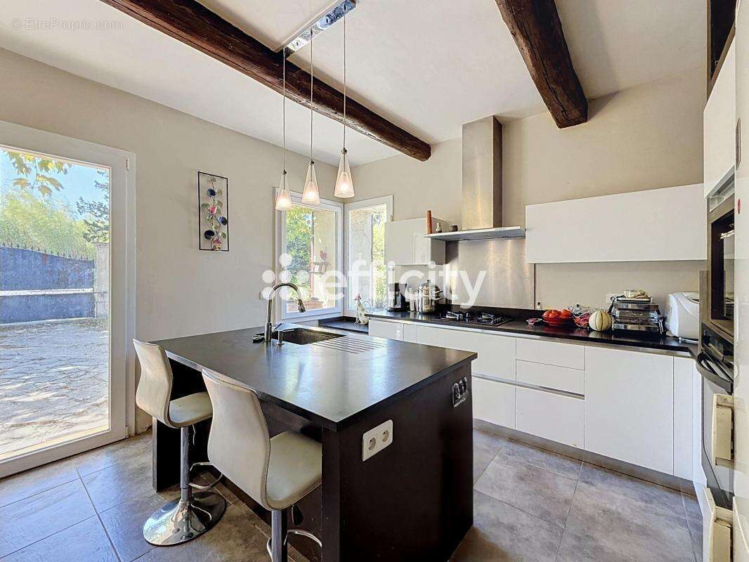 Maison 178 m² à Saint-Remy-De-Provence  - photo 8