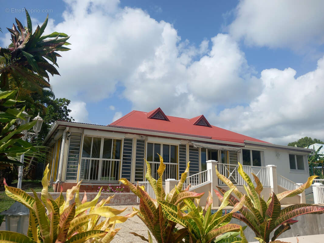 Maison à BAIE-MAHAULT