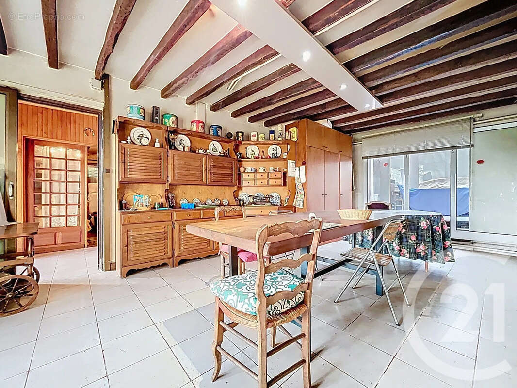 Maison à SAINT-JUST-EN-BRIE