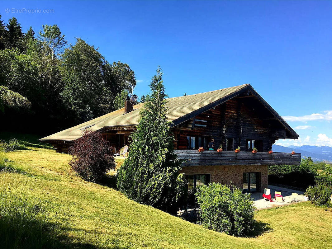 Maison à CUVAT