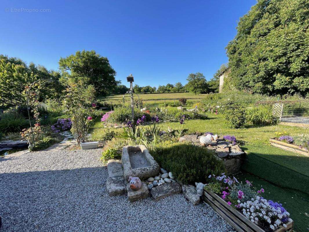 Maison à SAINT-AGNANT-DE-VERSILLAT