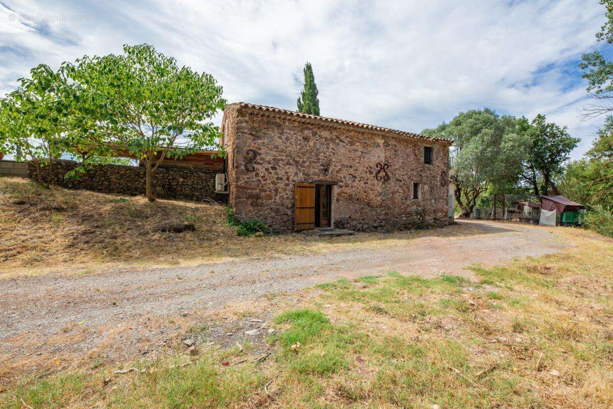 Maison à ROQUEBRUNE-SUR-ARGENS