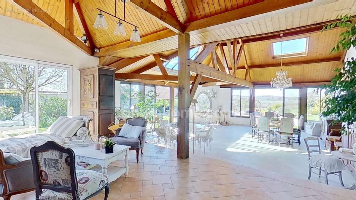 SAINT SIMEON - Longère de 11 pièces avec 2 piscines et 6 chambres sur 8700 m² - photo 3