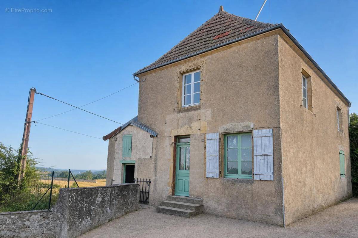 Maison à DYO