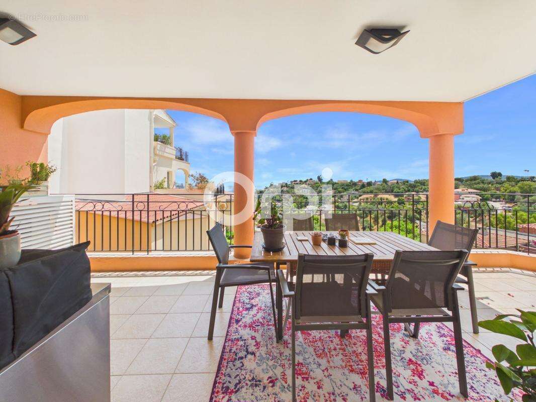 Appartement à MANDELIEU-LA-NAPOULE