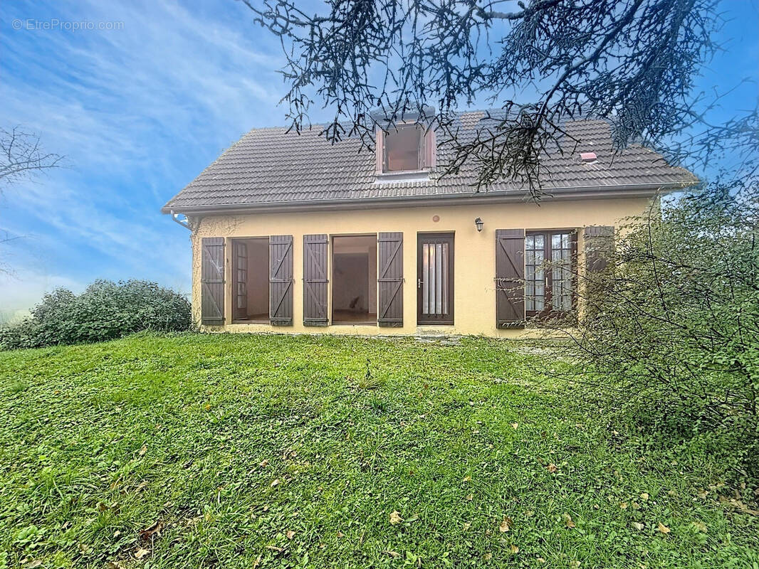 Maison à SOMMEVAL