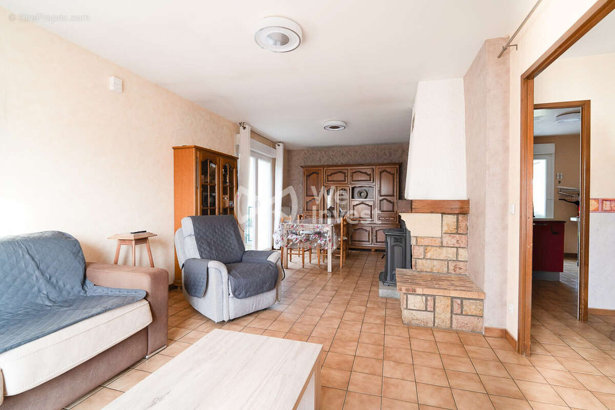 Maison 106 m² à Marville  - photo 2