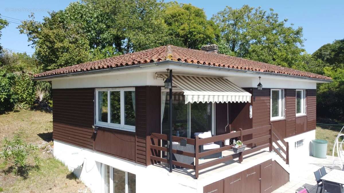 Maison à SALLES-LAVALETTE