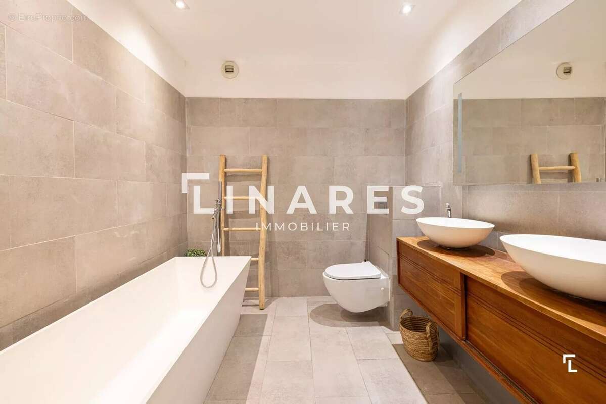 Appartement à MARSEILLE-7E