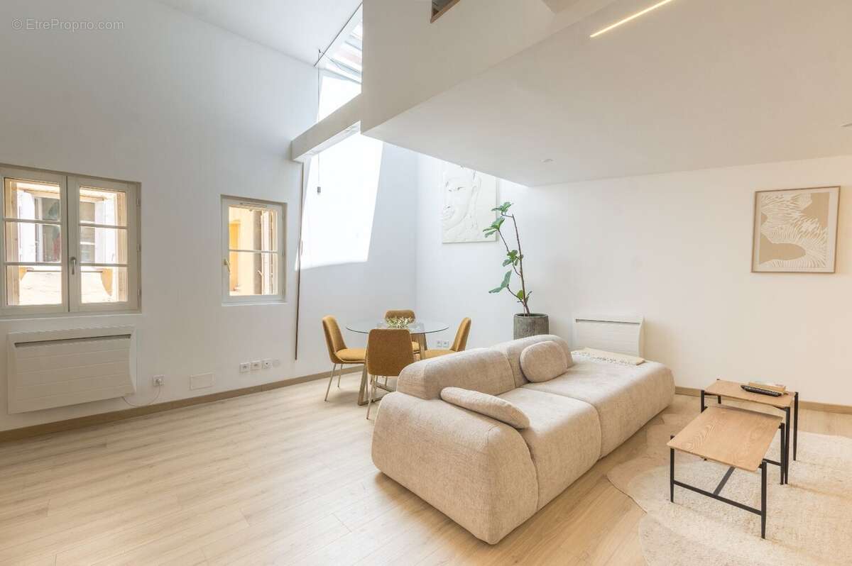 Appartement loft rénové avec mezzanine et belle hauteur sous plafond dans l'Écusson de Montpellier - photo 3