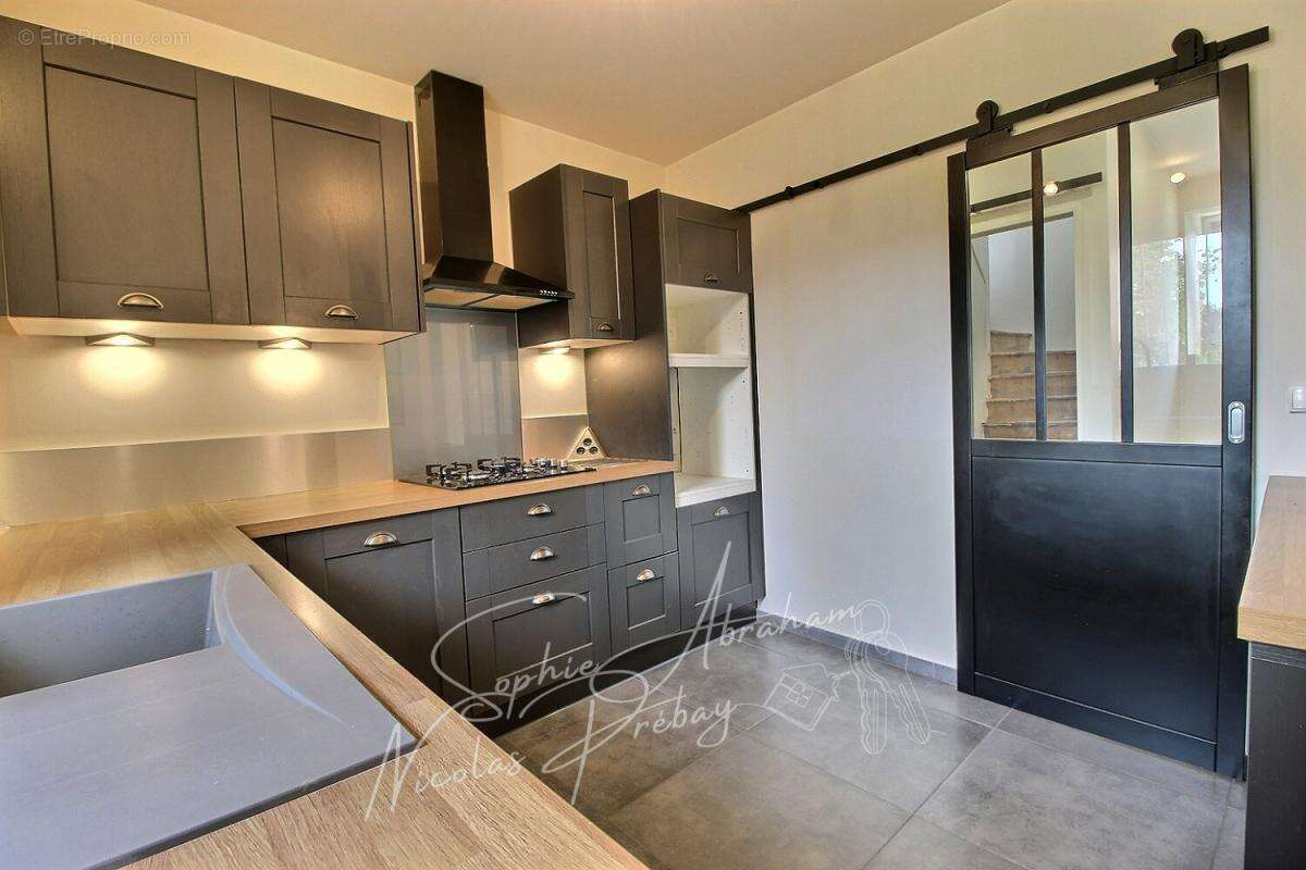 Maison en pierres avec cour et jardin - photo 3