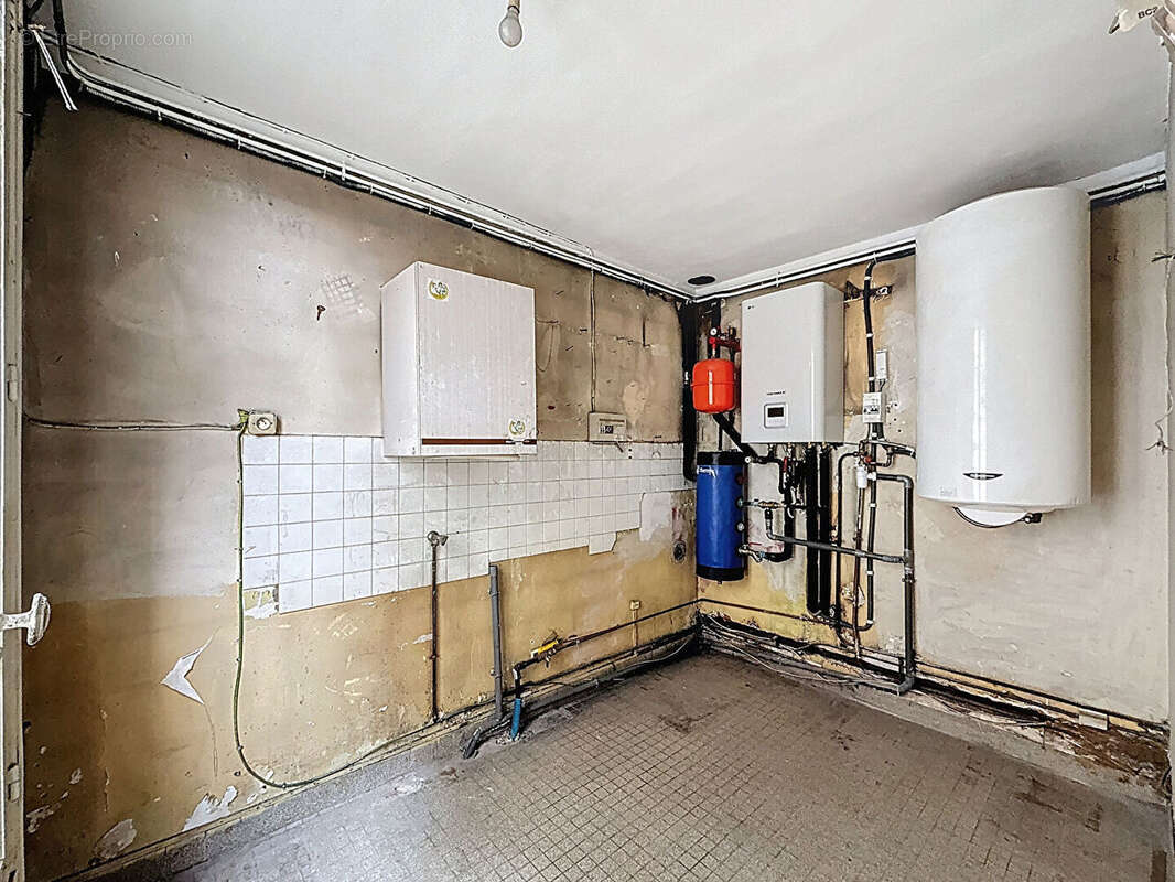 Montreuil, proche du parc montreau, grande maison sur 2 niveaux avec espaces exterieurs. ideal pour une grande famille, une acqu - photo 14