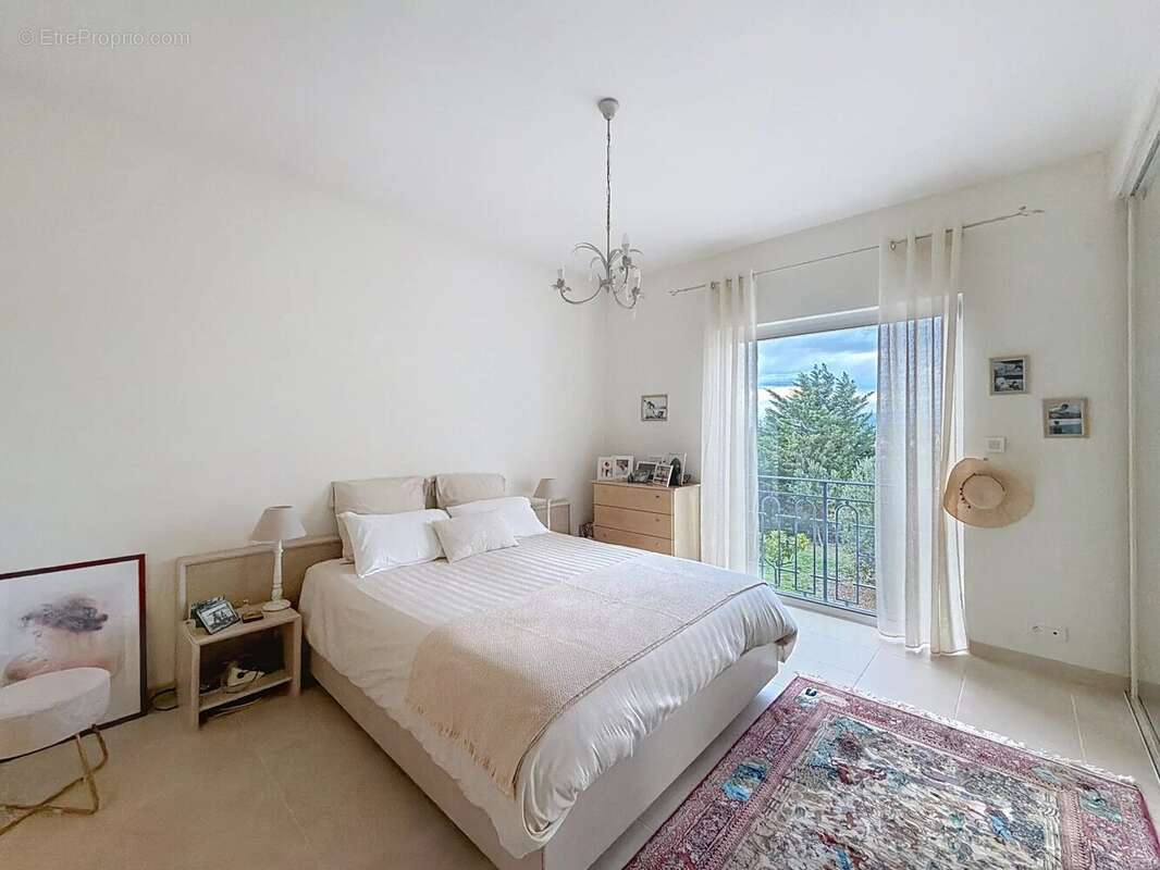 Maison à SAINT-LAURENT-DU-VAR