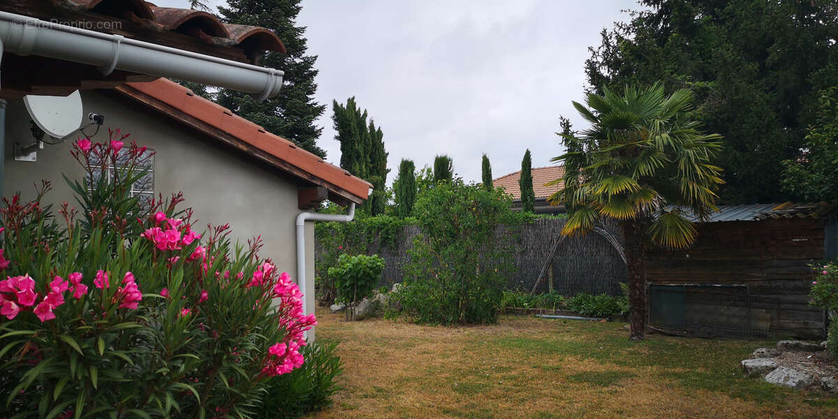 Villa de 111 m2 sur 925 m2de terrain plat proximité du centre de Feurs. - photo 13