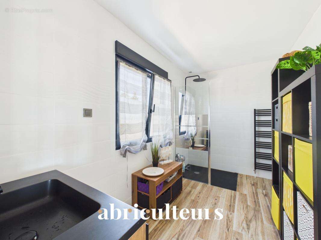 Spacieuse maison 5/6 chambres prête à vivre en vente à Couëron bourg (44220) - photo 12