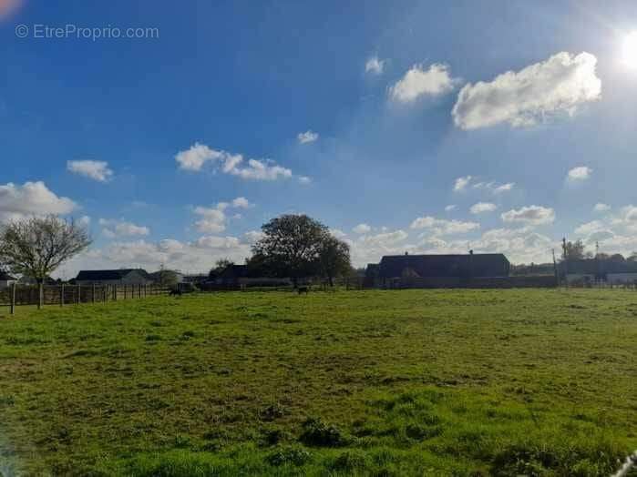Terrain à PERRIERS-LA-CAMPAGNE