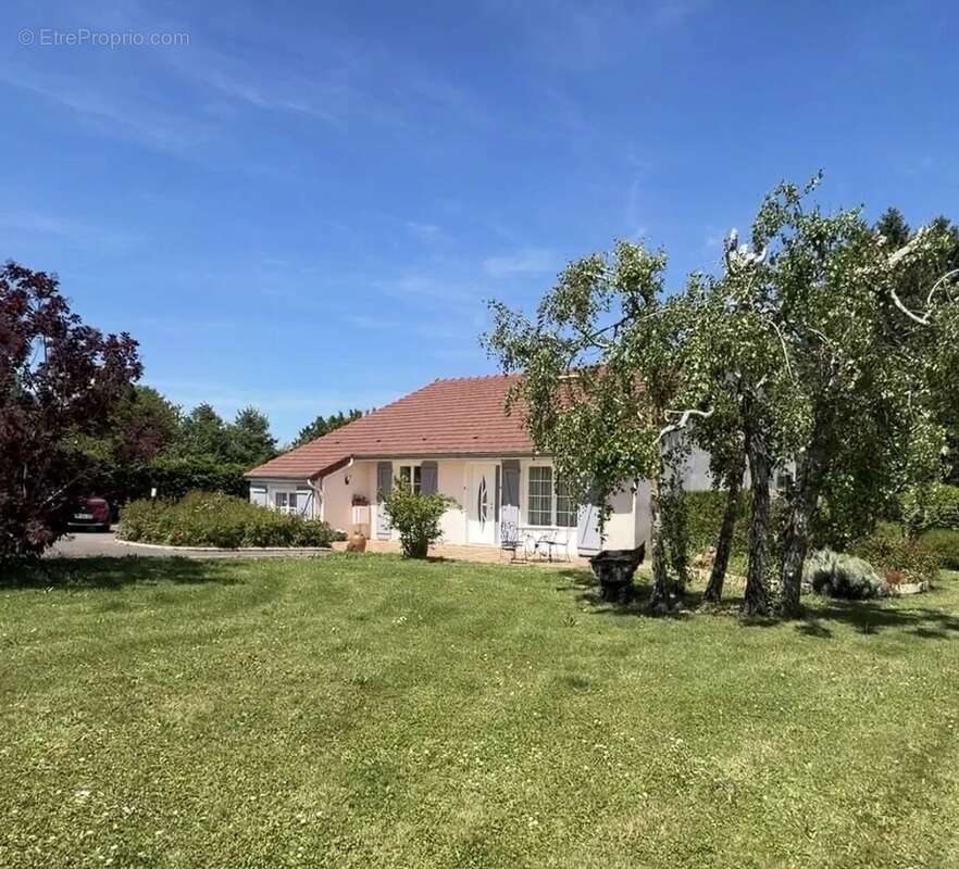 Maison à CHARBUY