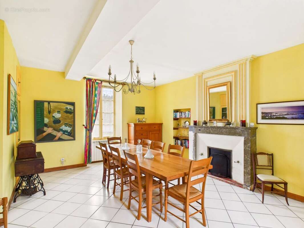 Maison à SAINT-PIERRE-DE-JUILLERS