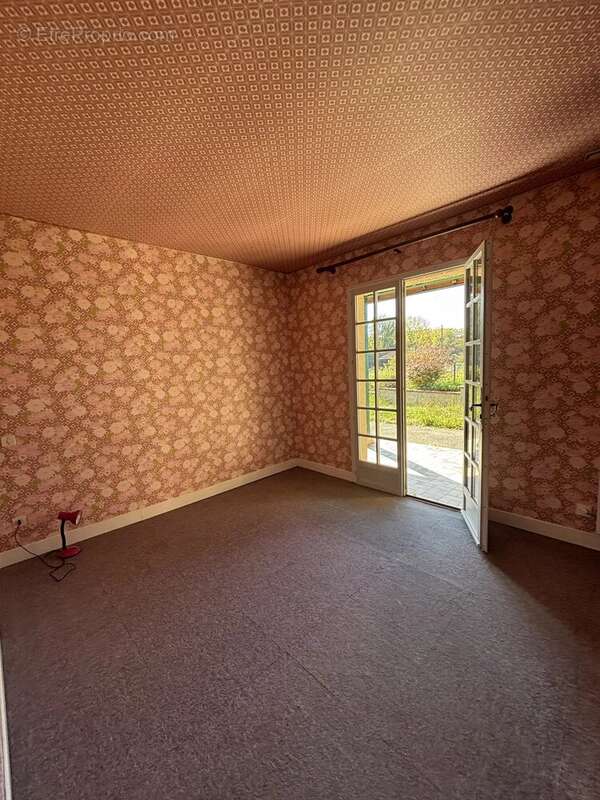 Maison à MONTBRUN-BOCAGE