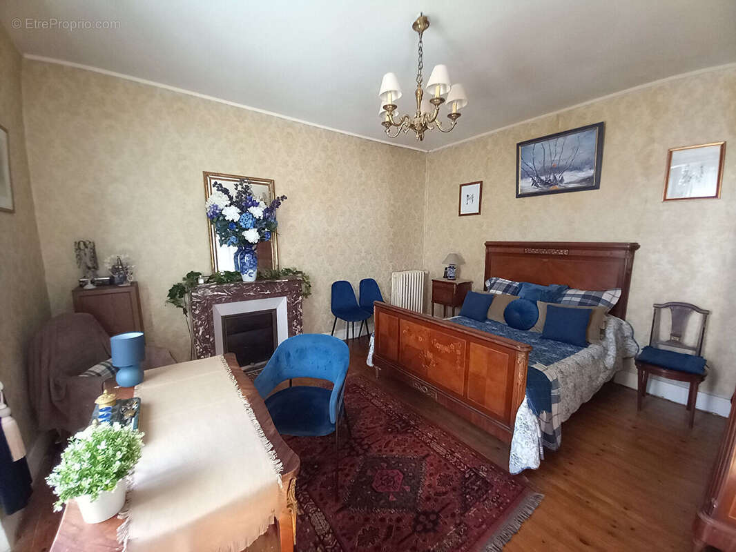 Maison à MONTRICHARD
