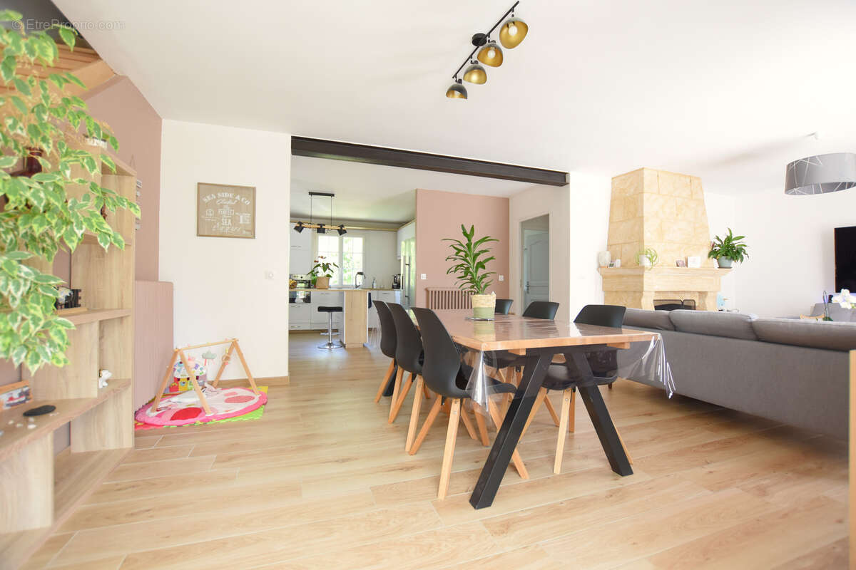 Maison à LES ESSARTS-LE-ROI