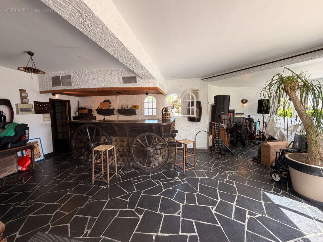 Maison à CHIS