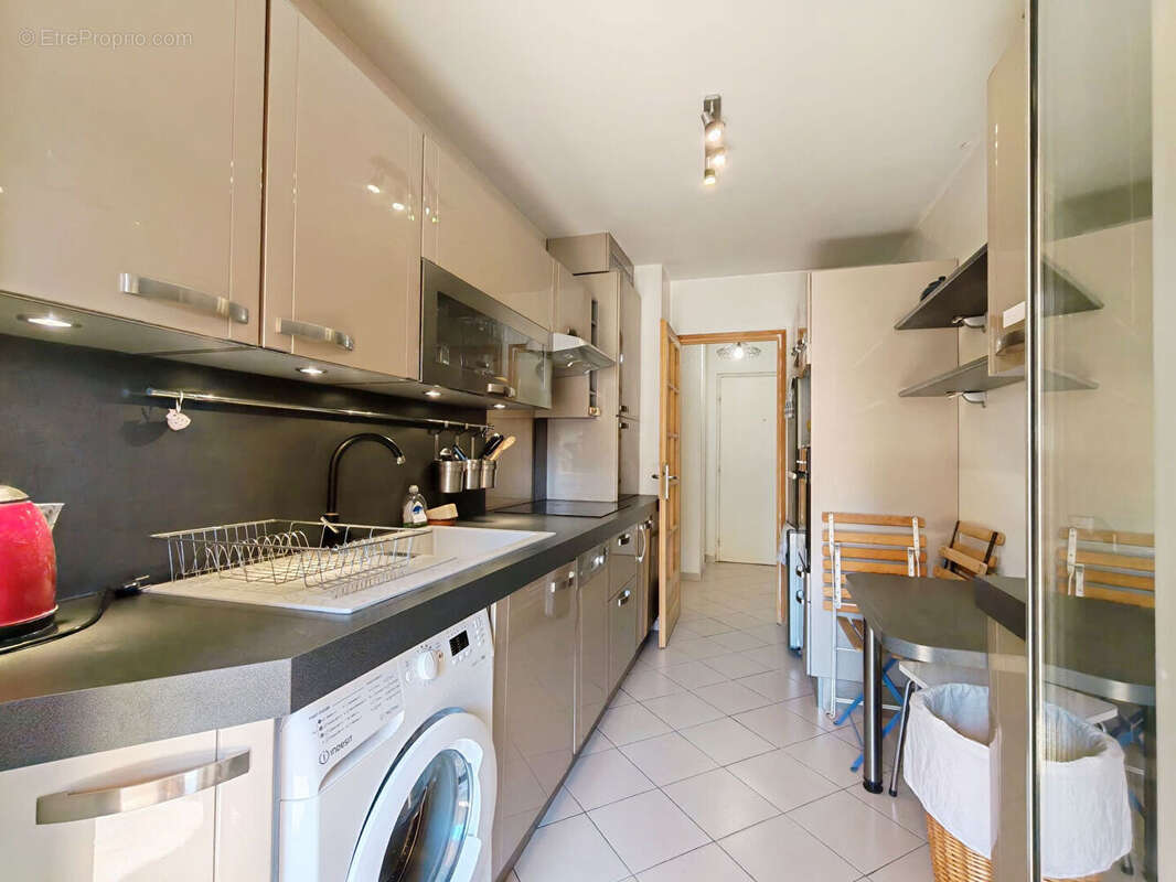Le Pradet - Appartement T3 68.23 m² - LE PRADET Secteur calme, recherché et proche du Centre-ville - photo 3